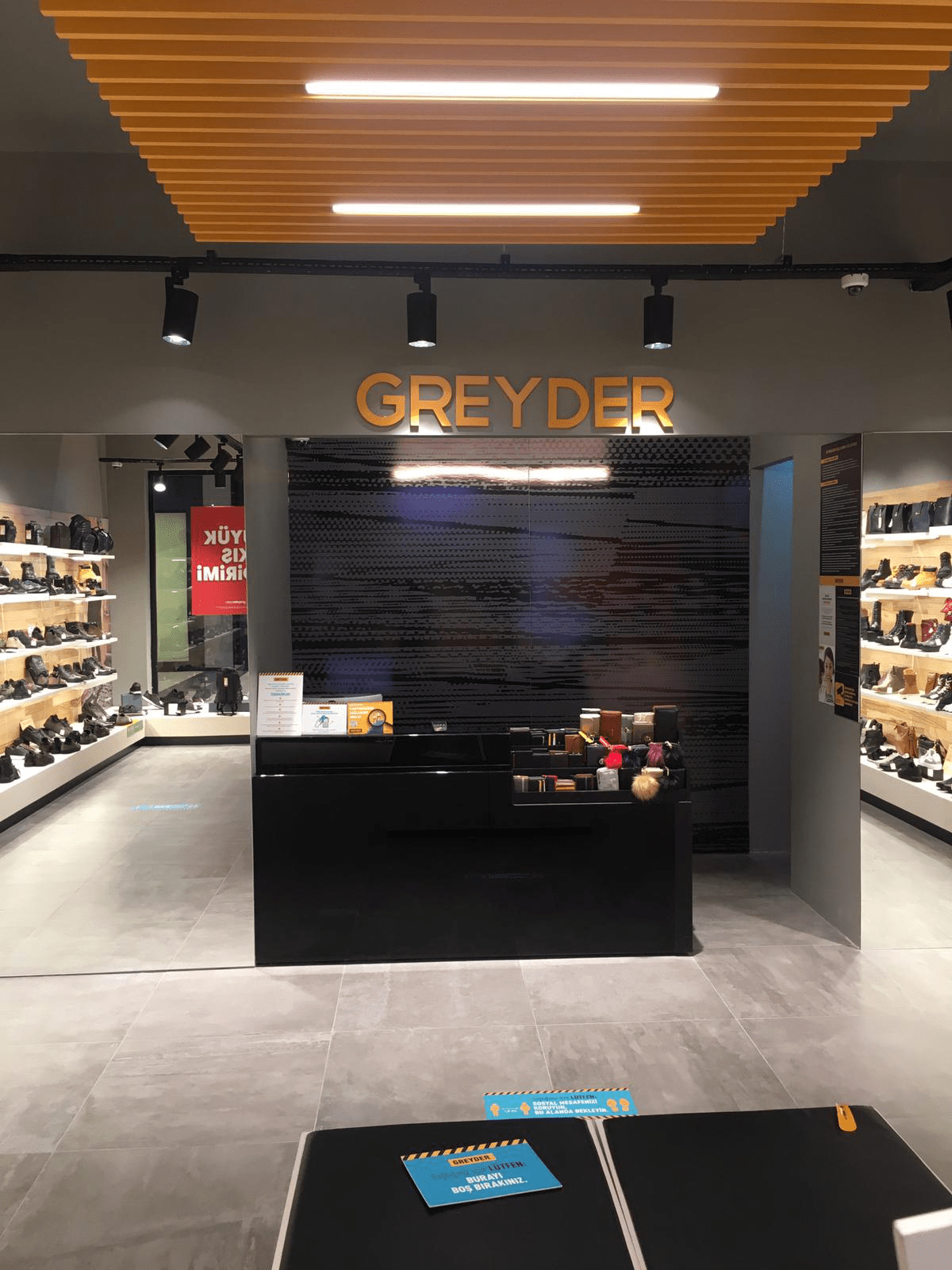 greyder-min